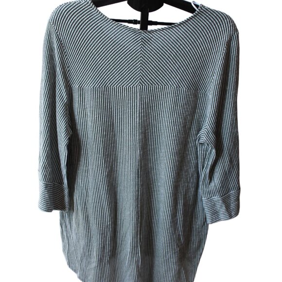 1X Green and White Stripe Top 3/4 length sleeves - Picture 2 of 4